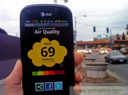 圖題:CitiSense傳感器將判定的空氣質量數值發送到智能手機上