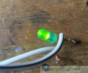 想減少電費嗎？DIY一個迷你風(fēng)力發(fā)電機吧