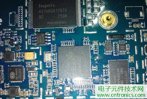 不怕摔的電紙書！一款柔性屏電子書閱讀器拆解