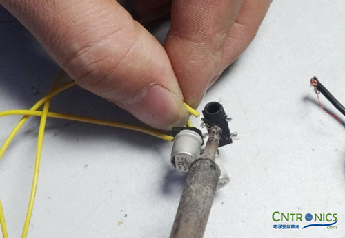 達(dá)人創(chuàng)意DIY:無(wú)線(xiàn)2.4G音頻收發(fā)器