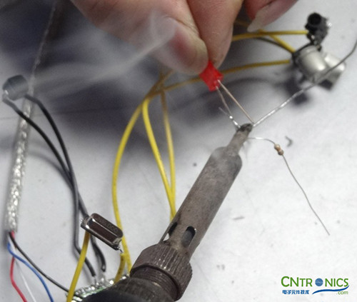 達(dá)人創(chuàng)意DIY:無(wú)線(xiàn)2.4G音頻收發(fā)器