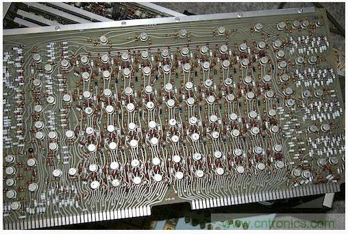 經典懷舊拆解！歷史彌留的可編程科學計算器 from 1966