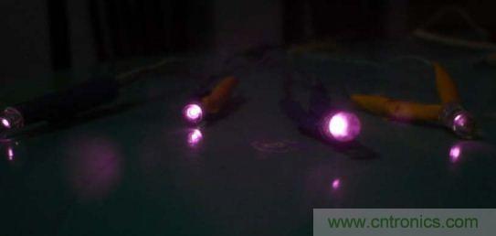 技術宅要逆天,DIY四點定位燈實現虛擬實境游戲