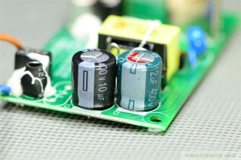 航嘉智能插線板拆解評測:看老牌機電如何”秒殺“后起之秀