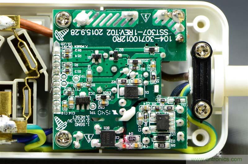 航嘉智能插線板拆解評測:看老牌機電如何”秒殺“后起之秀