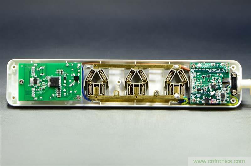 航嘉智能插線板拆解評測:看老牌機電如何”秒殺“后起之秀