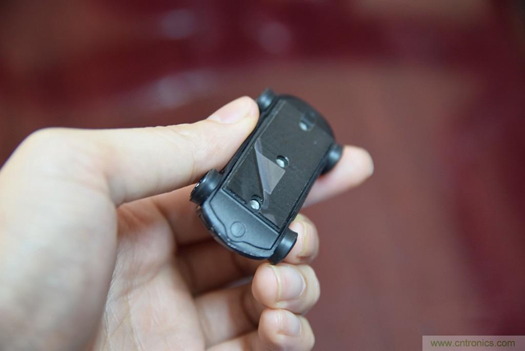 虛擬與現實相結合的飛車游戲,讓你體驗速度與激情的碰撞!