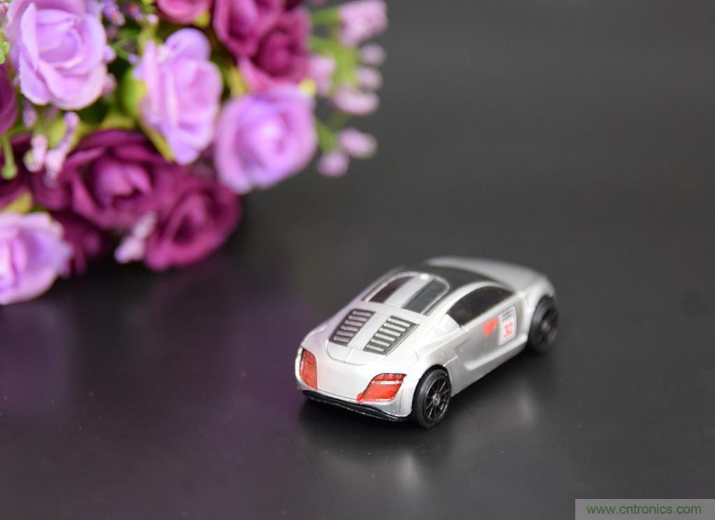 虛擬與現實相結合的飛車游戲,讓你體驗速度與激情的碰撞!