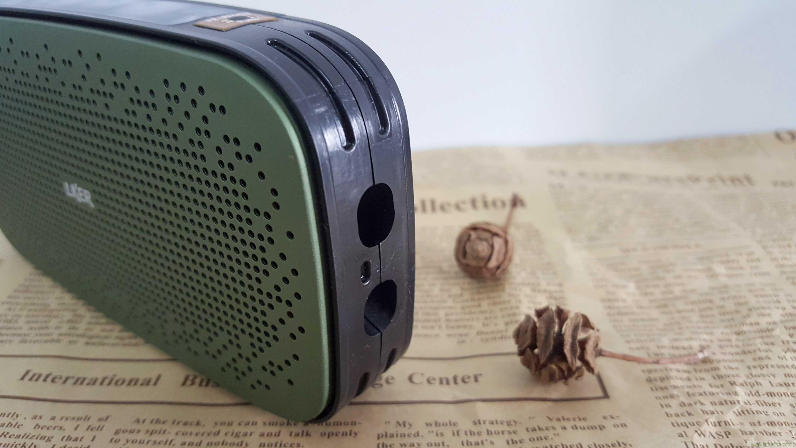 搞怪“美人魚”盡享靈克藍(lán)牙音箱的天籟之音!