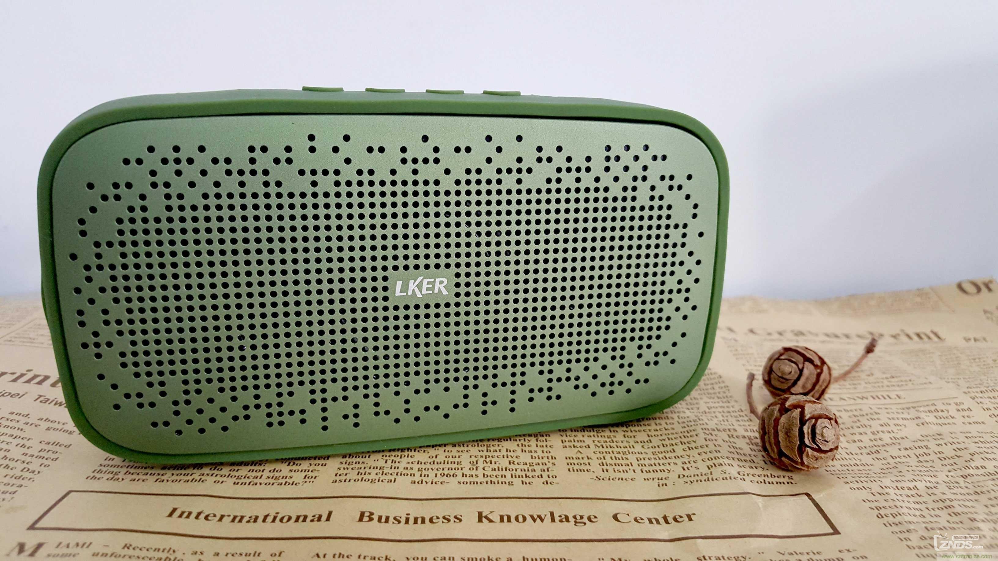 搞怪“美人魚”盡享靈克藍(lán)牙音箱的天籟之音!