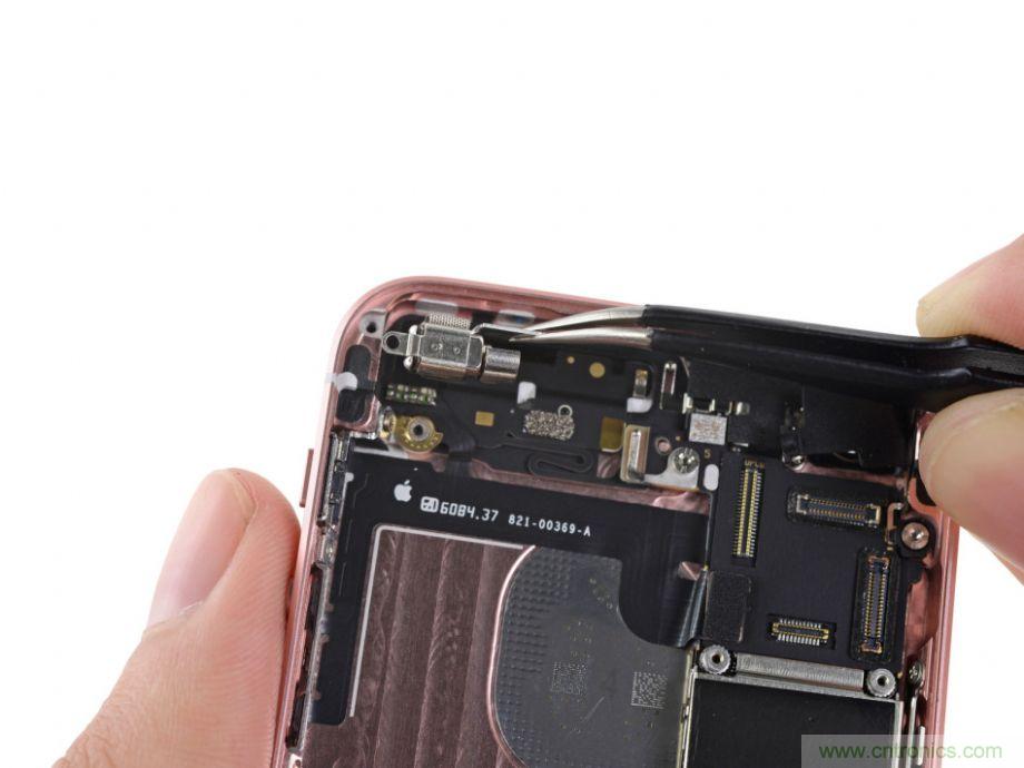 有什么地方沒有變？iPhone SE真機拆解