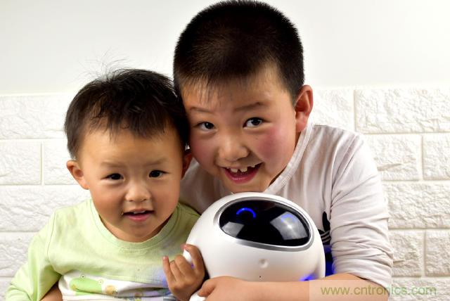&ldquo;爸爸再不陪我，我就長大了&rdquo;&mdash;&mdash;小騰機器人