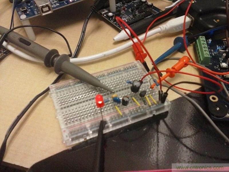 帶開關(guān)轉(zhuǎn)換器的8位MCU如何減少成本和電路板空間？