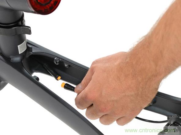 從電池到傳感器，完整拆解小米智能自行車