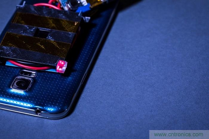 室內激光無線充電新技術亮相,可媲美傳統 USB 線纜