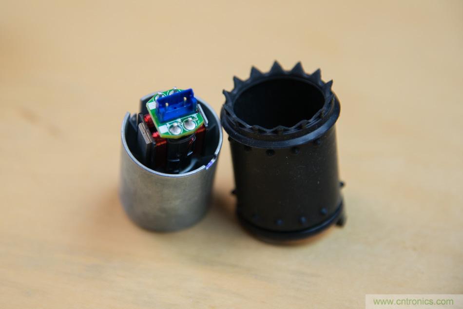 拆解戴森吹風(fēng)機(jī)：近三千元的價(jià)格貴在哪？