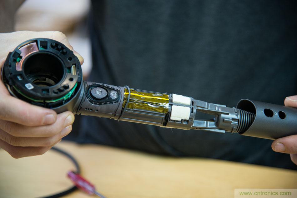 拆解戴森吹風(fēng)機(jī)：近三千元的價(jià)格貴在哪？