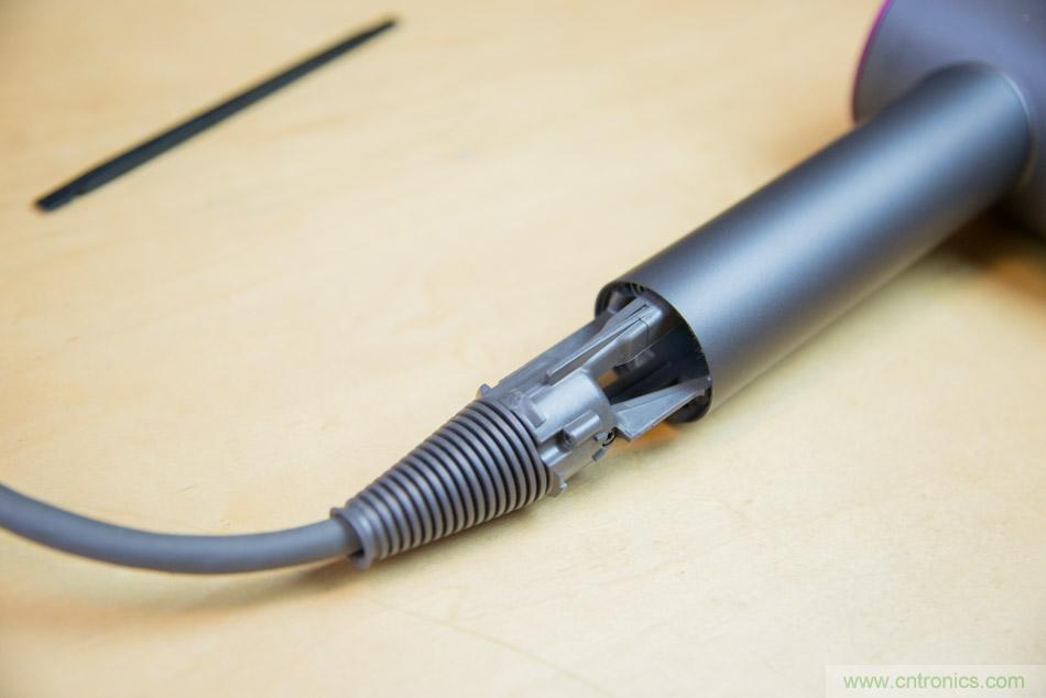 拆解戴森吹風(fēng)機(jī)：近三千元的價(jià)格貴在哪？