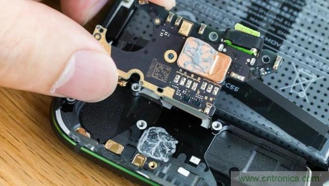 拆解黑鯊手機:多級直觸一體式液冷系統有什么門道?