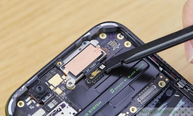 拆解黑鯊手機:多級直觸一體式液冷系統有什么門道?