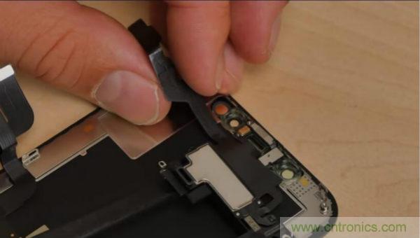 拆解iPhone XS:發現7納米工藝的奧秘