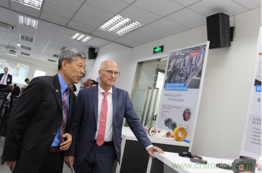 德國漢堡市長一行蒞臨德莎tesa參觀訪問 德國漢堡市長一行蒞臨德莎tesa參觀訪問