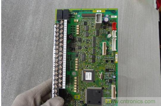 變頻器的輸出頻率調高，那么輸出電壓將如何提高？